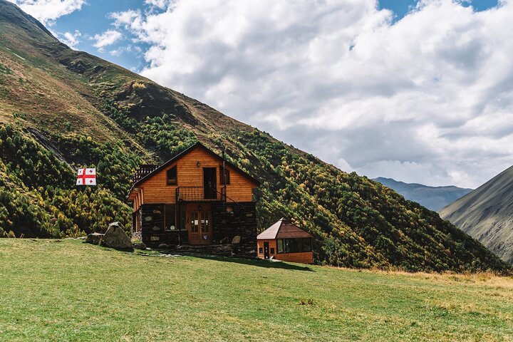 Excursão de um dia no Vale da Juta com transporte 4WD a partir de Kazbegi