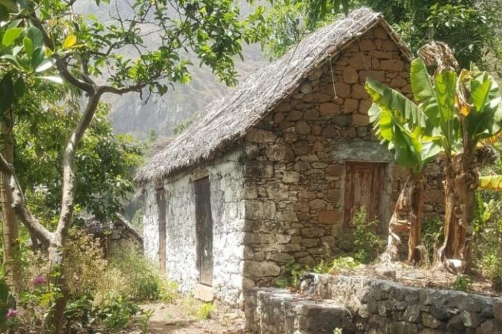 Santo Antão’s Signature Trek: Cova Crater into Paúl Valley – 5K