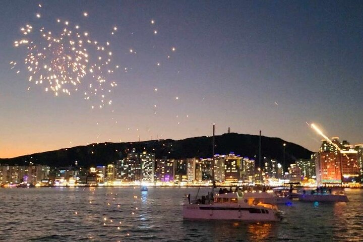 Tour nocturno de Busan con espectáculo de cruceros y fuegos artificiales