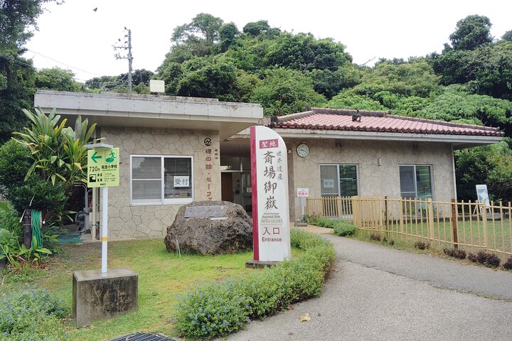 Okinawa: Den hellige Sefa Utaki går inn i Ryukyos åndelige liv
