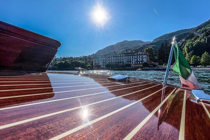 Excursión privada en barco por el lago Como: La escapada en limusina veneciana de madera