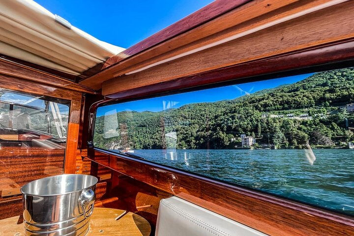 Excursión privada en barco por el lago Como: La escapada en limusina veneciana de madera