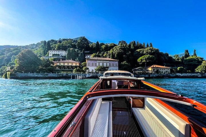Excursión privada en barco por el lago Como: La escapada en limusina veneciana de madera