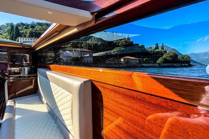 Excursión privada en barco por el lago Como: La escapada en limusina veneciana de madera