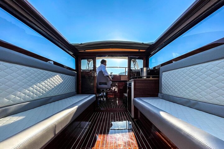 Excursión privada en barco por el lago Como: La escapada en limusina veneciana de madera