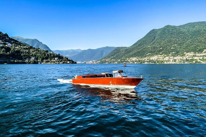 Excursión privada en barco por el lago Como: La escapada en limusina veneciana de madera