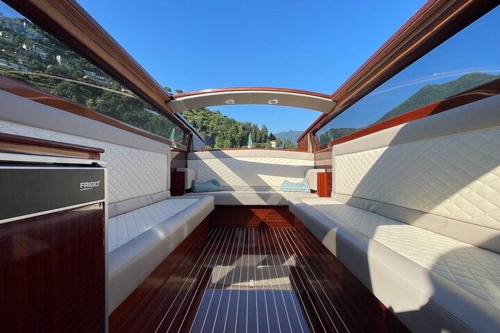 Excursión privada en barco por el lago Como: La escapada en limusina veneciana de madera