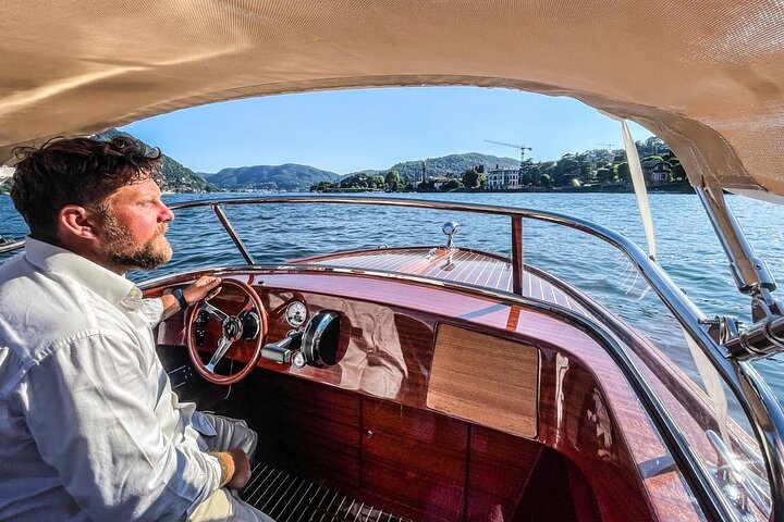 Excursión privada en barco por el lago Como: La escapada en limusina veneciana de madera