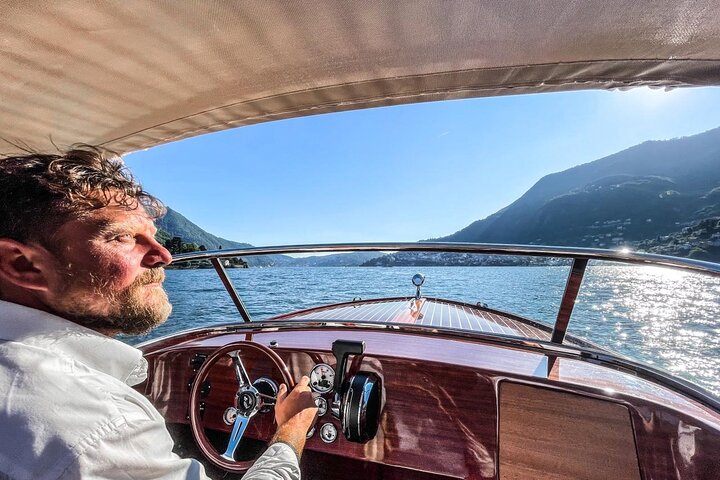 Excursión privada en barco por el lago Como: La escapada en limusina veneciana de madera