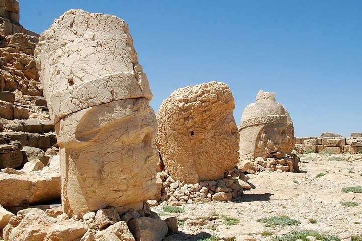 Nemrut Dağı Billete Acelerado: ¡Salte las colas, Monte Nemrut!