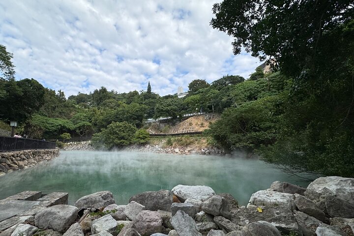 Small-Group: Beitou and Yangmingshan Day Tour from Taipei