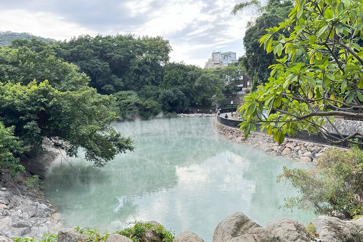 Small-Group: Beitou and Yangmingshan Day Tour from Taipei