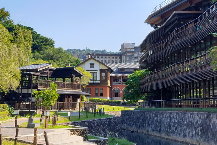 Small-Group: Beitou and Yangmingshan Day Tour from Taipei