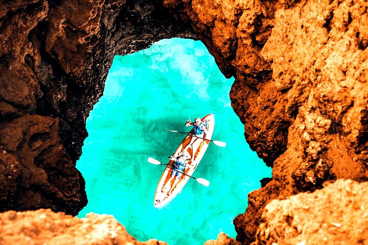 Albufeira : Grotte marine e spiagge nascoste Tour guidato in kayak