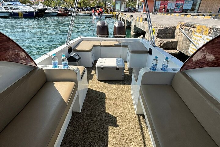 Tour privado en lancha rápida por la mañana temprano al Parque Nacional de Komodo