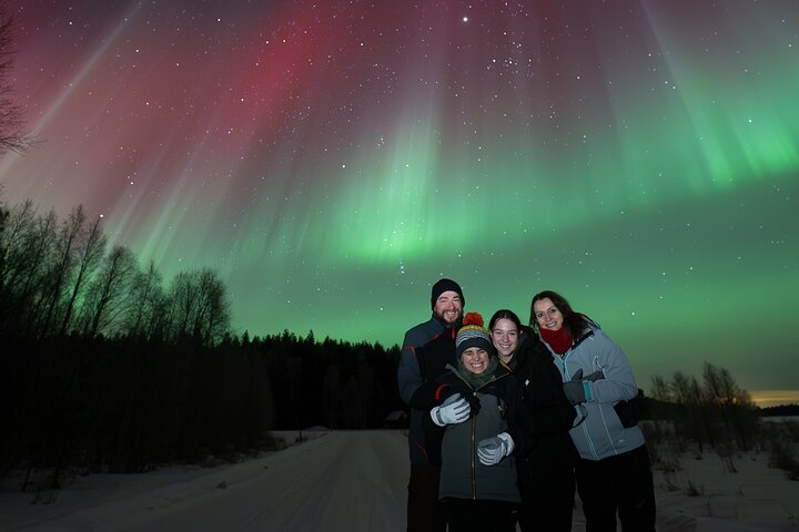 Rovaniemi: Caza de Auroras Boreales 100% Garantizada y Grupo Pequeño