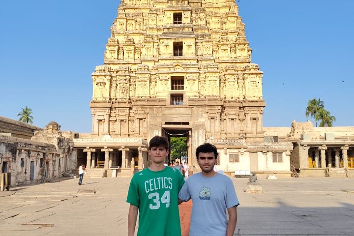Hampi Heritage Hues: Upptäck Majesty of Vijayanagara Empire