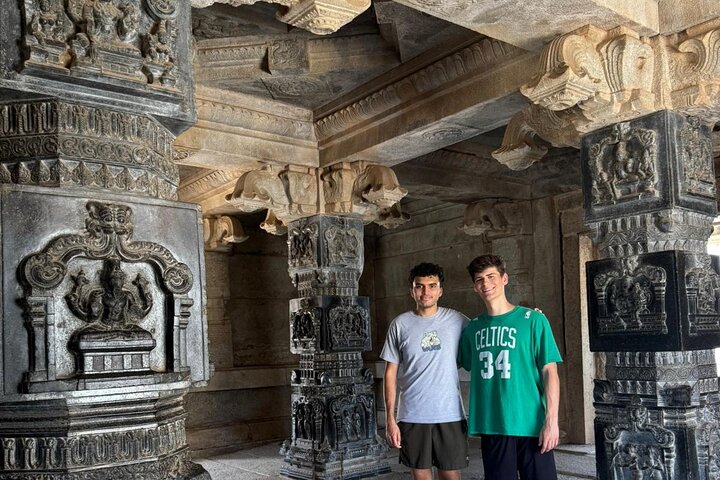 Hampi Heritage Hues: Upptäck Majesty of Vijayanagara Empire