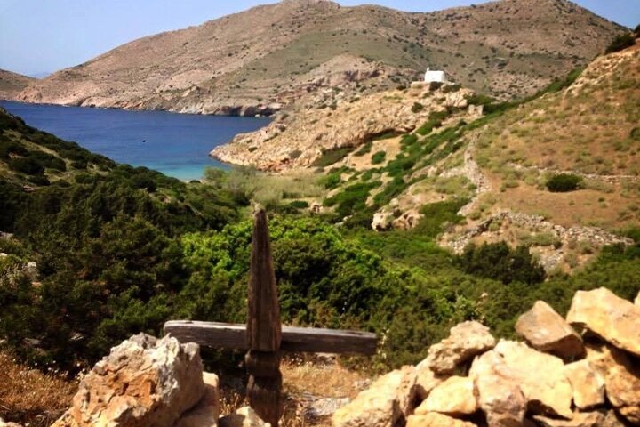 Wanderung zur Kapelle Saint Stefanos und zum Strand Galissas