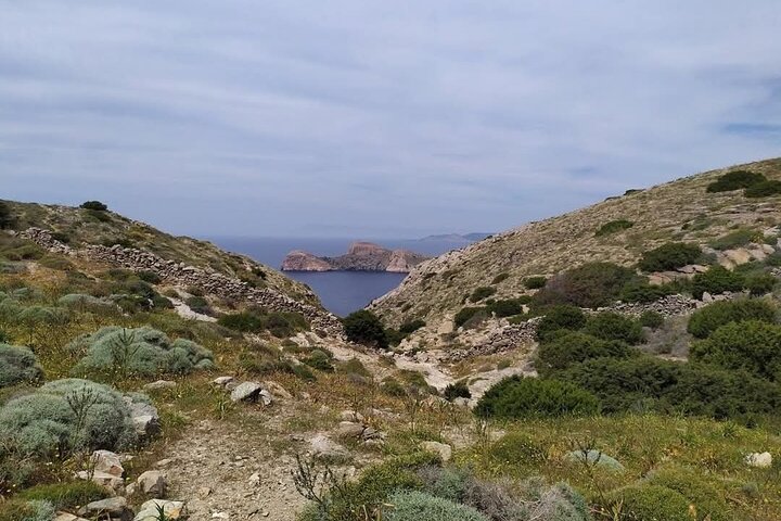 Wanderung zur Kapelle Saint Stefanos und zum Strand Galissas