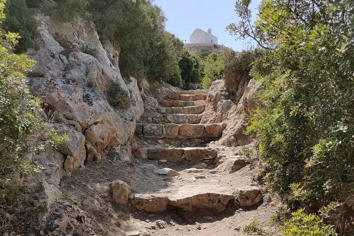 Wanderung zur Kapelle Saint Stefanos und zum Strand Galissas