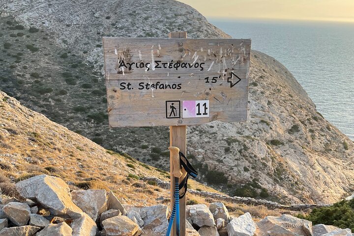 Wanderung zur Kapelle Saint Stefanos und zum Strand Galissas