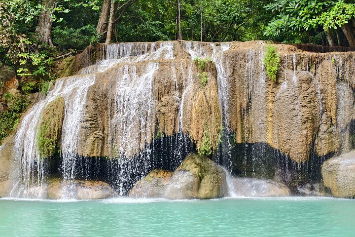 Kanchanaburi Tour Templo das Cataratas Erawan e Árvore de Chuva Gigante