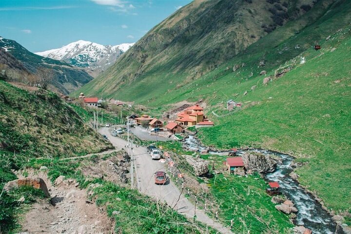 Excursão de um dia no Vale da Juta com transporte 4WD a partir de Kazbegi