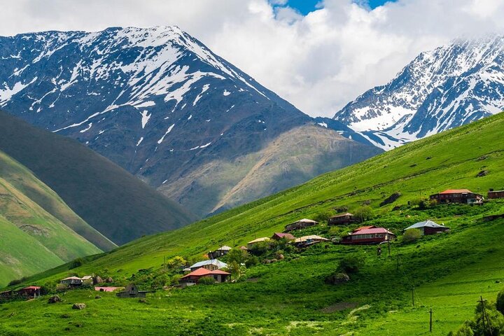 Excursão de um dia no Vale da Juta com transporte 4WD a partir de Kazbegi