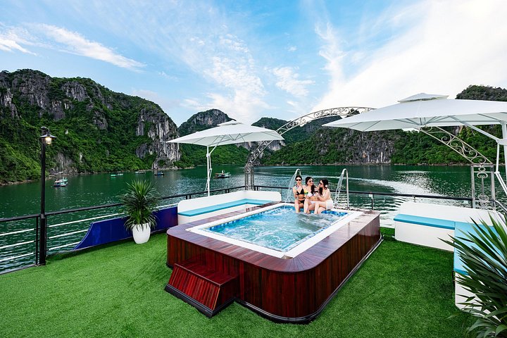 Halong Bay 5-stjernede krydstogter med buffet, solnedgang og jacuzzi