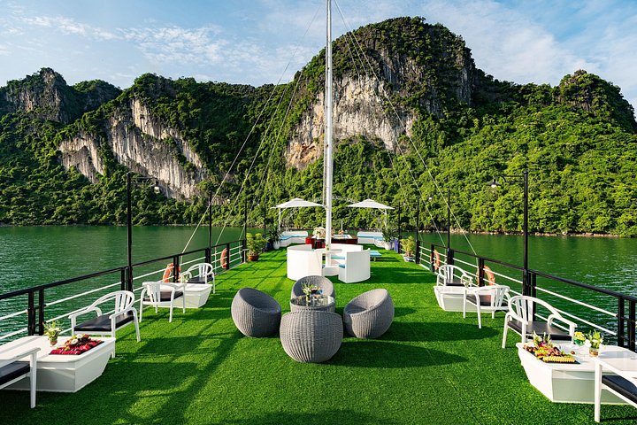 Halong Bay 5-stjernede krydstogter med buffet, solnedgang og jacuzzi