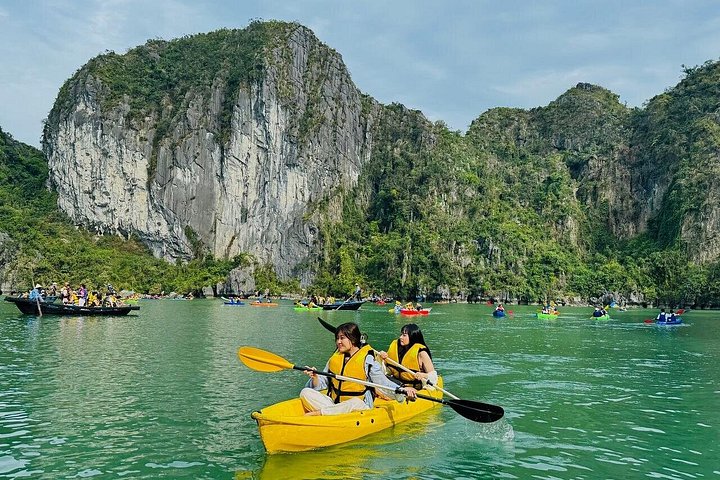 Halong Bay 5-stjernede krydstogter med buffet, solnedgang og jacuzzi