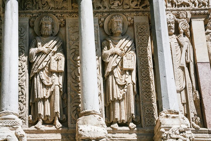 Hello Arles: Private 2-Hour Intro City Walk with Local Guide