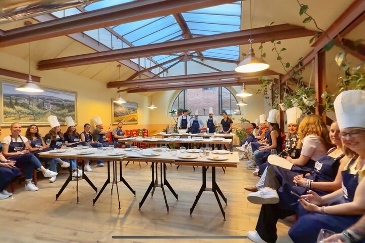 Siena: Pasta en Tiramisu Kleine Groep Kookles met Wijn