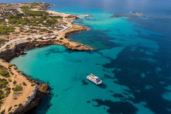 Ibiza strandhopcruise met paddleboards, drankjes en eten 6 uur