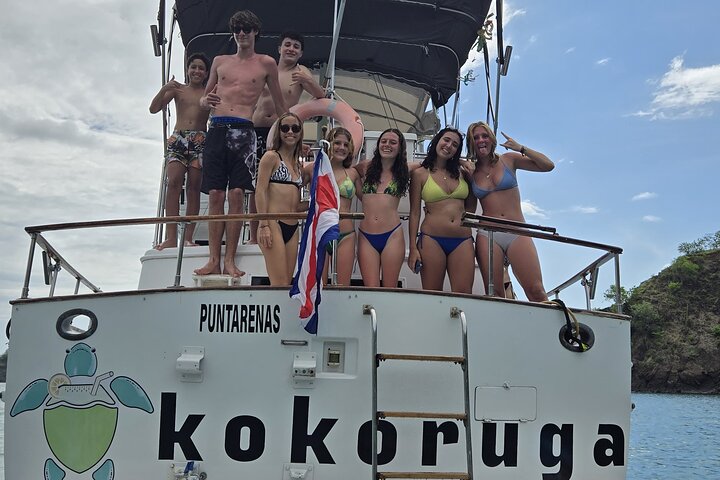 "KOKORUGA" Tour Privado en Barco con Comida,Bebida Libre,snórquel