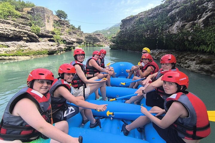 Visita guiada de rafting - Parque Nacional del Río Vjosa - Permet, Albania