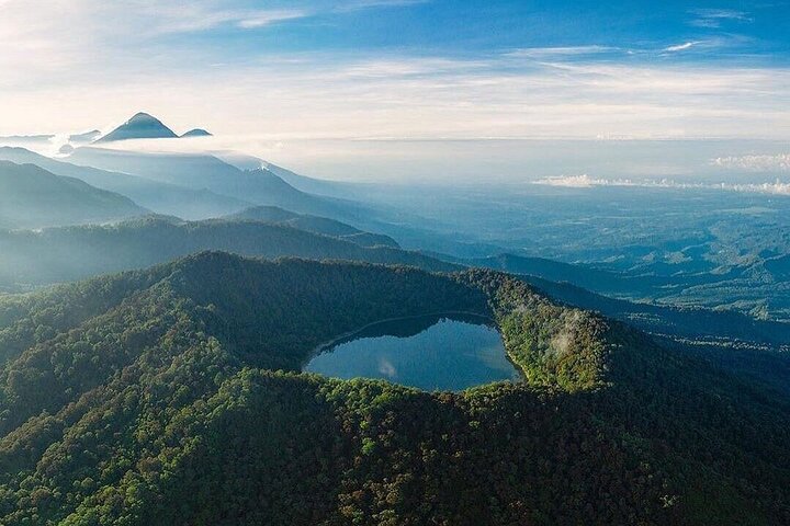 Escursione al Lago Sacro Chicabal, poi Tour di un villaggio Maya - Giornata intera