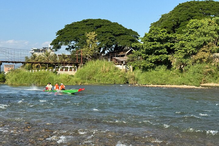 Vang Vieng: Zipline, Cave Tube, Trek, Longtail Boat, lagun 2