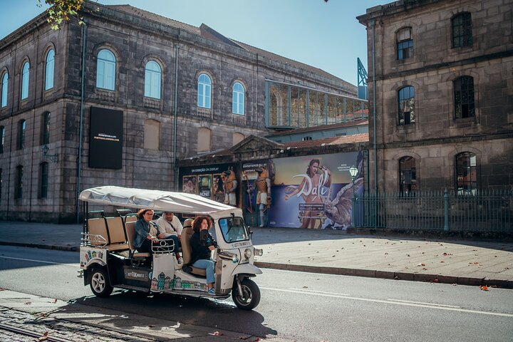 Découvrez Porto & Gaia Highlights par Private Tuk Tuk (2–4H)