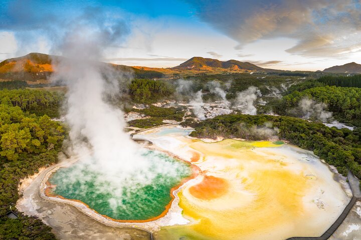 Rotorua baserad liten grupp morgontur Waimangu och Wai O Tapu