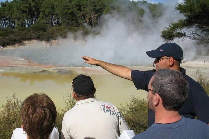 Rotorua baserad liten grupp morgontur Waimangu och Wai O Tapu