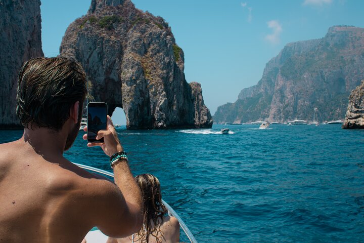 Capri og Blue Grotto Semi Privat Båd Dagstur fra Sorrento