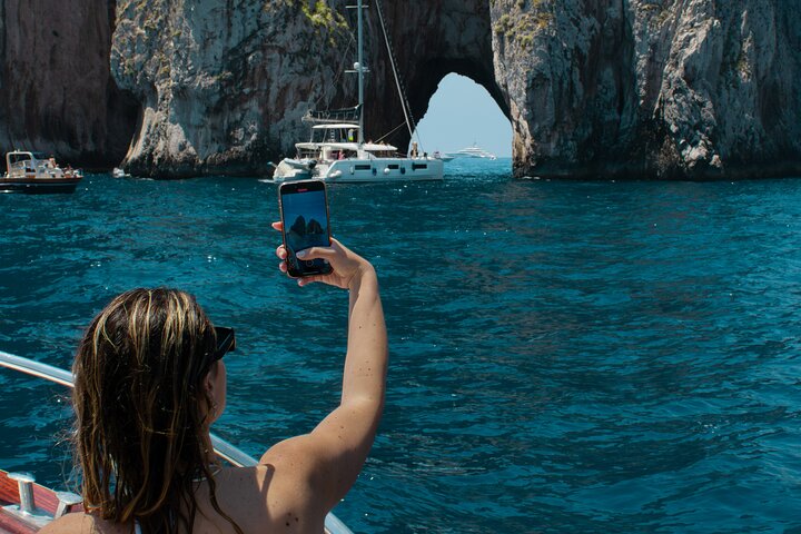Capri og Blue Grotto Semi Privat Båd Dagstur fra Sorrento