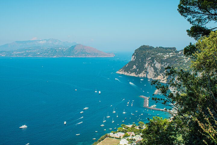 Capri og Blue Grotto Semi Privat Båd Dagstur fra Sorrento