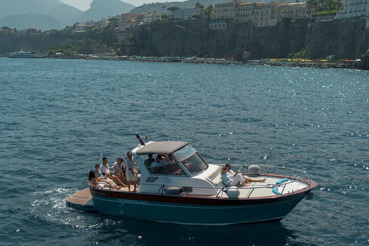 Capri og Blue Grotto Semi Privat Båd Dagstur fra Sorrento