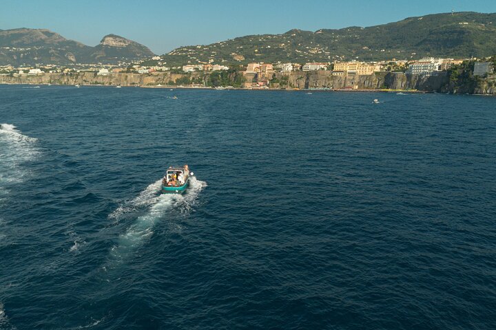 Capri og Blue Grotto Semi Privat Båd Dagstur fra Sorrento