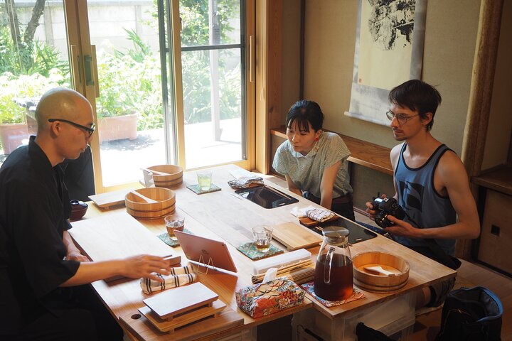 Classe de Sushi Vegan em Tóquio – 6 tipos, história cultural e refeição completa