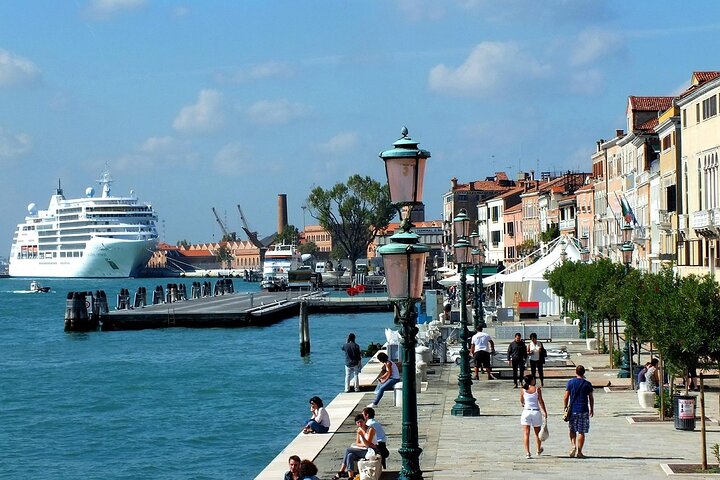 Privater Transfer vom Kreuzfahrthafen in Amsterdam nach Zaandam