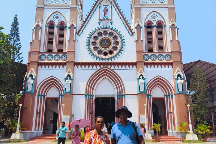 Pondi Marvels: Auroville & French Colony Tour fra Trichy